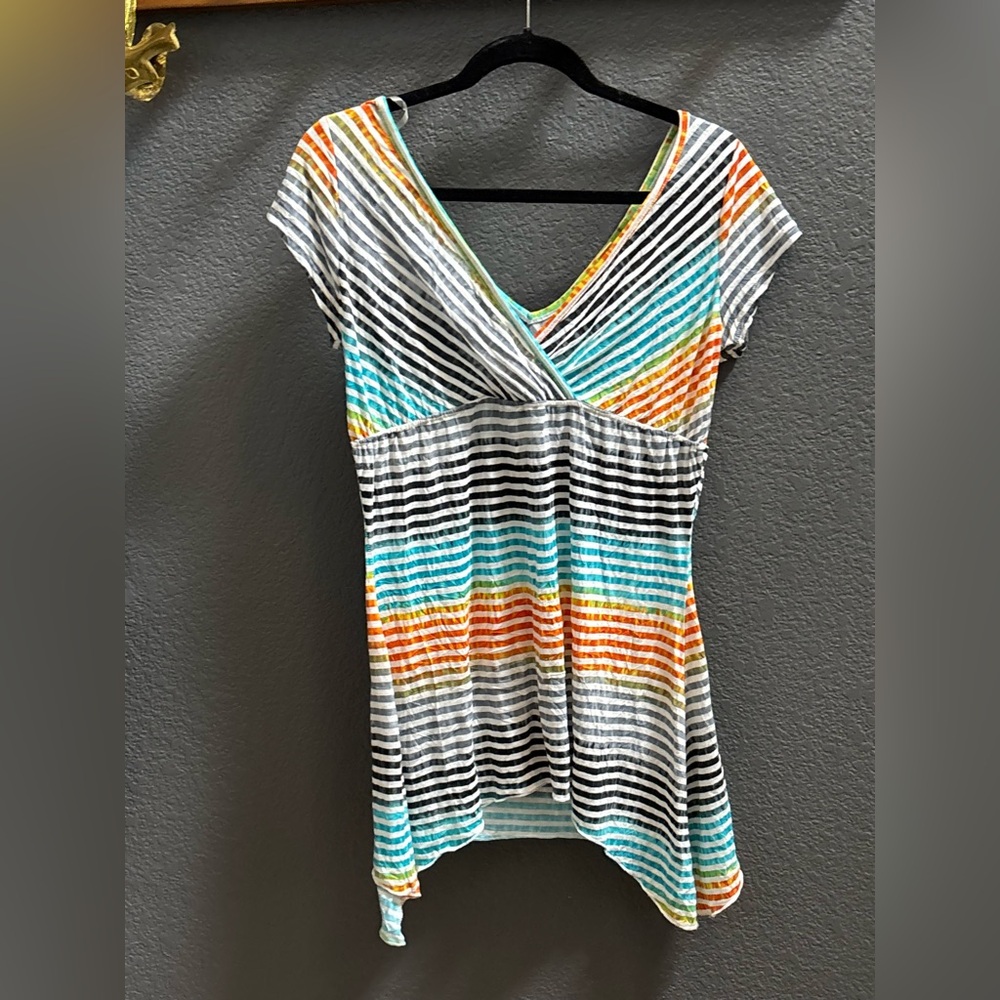 🚨$7🚨 EYESHADOW Multicolor Striped V-Neck, short-sleeve top; asymmetrical hem